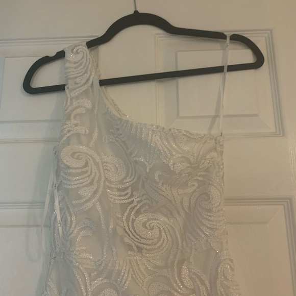 NWT Madina White Sequin One-Shoulder Bodycon Mini Dress - Picture 5 of 11